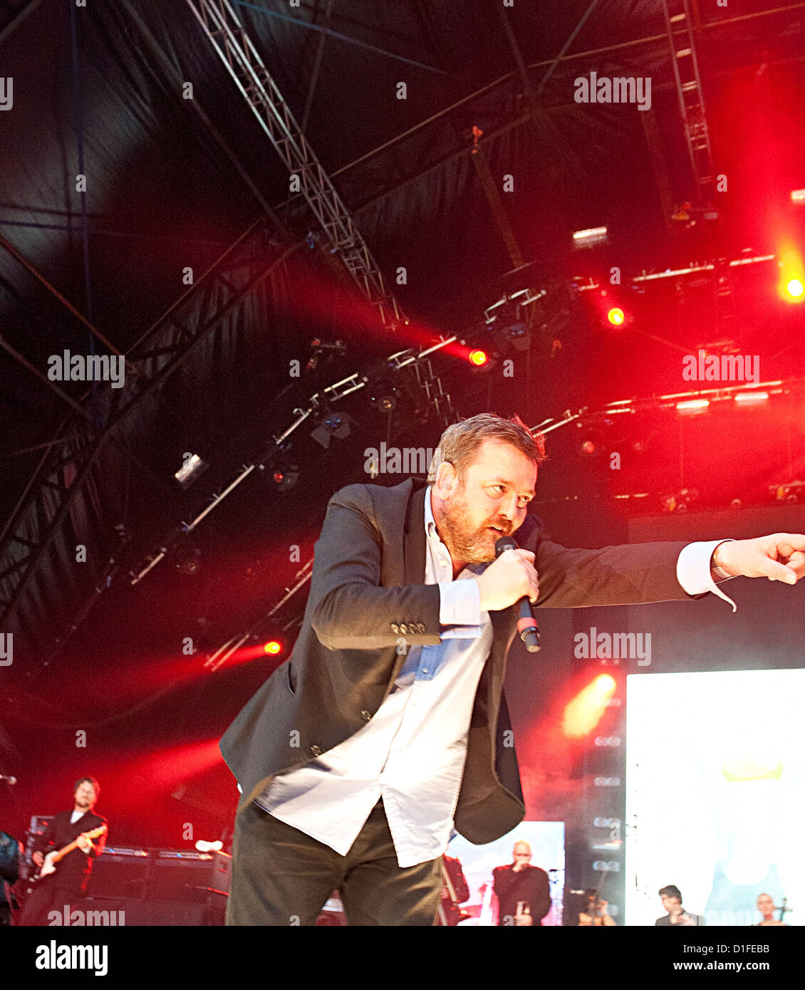 Sänger guy garvey von der Gruppe Winkelstück durchführen am Jodrell Bank Discovery Centre Stockfoto