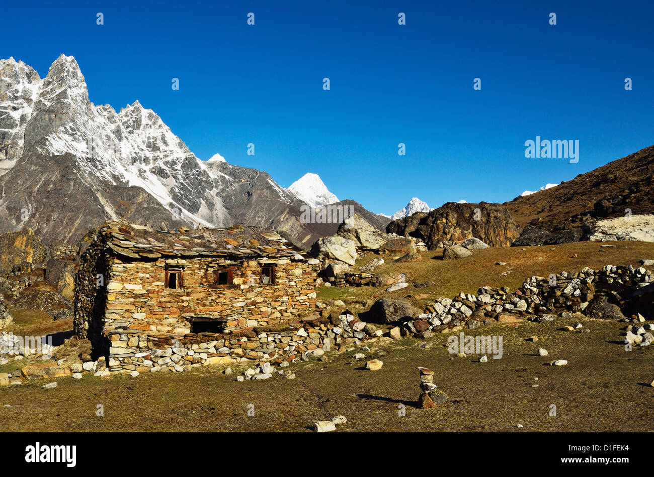Hütte am Kharka, Bhote Koshi Nadi, Sagarmatha Nationalpark, Solukhumbu Bezirk, Sagarmatha, Region Ost (Purwanchal), Nepal Stockfoto