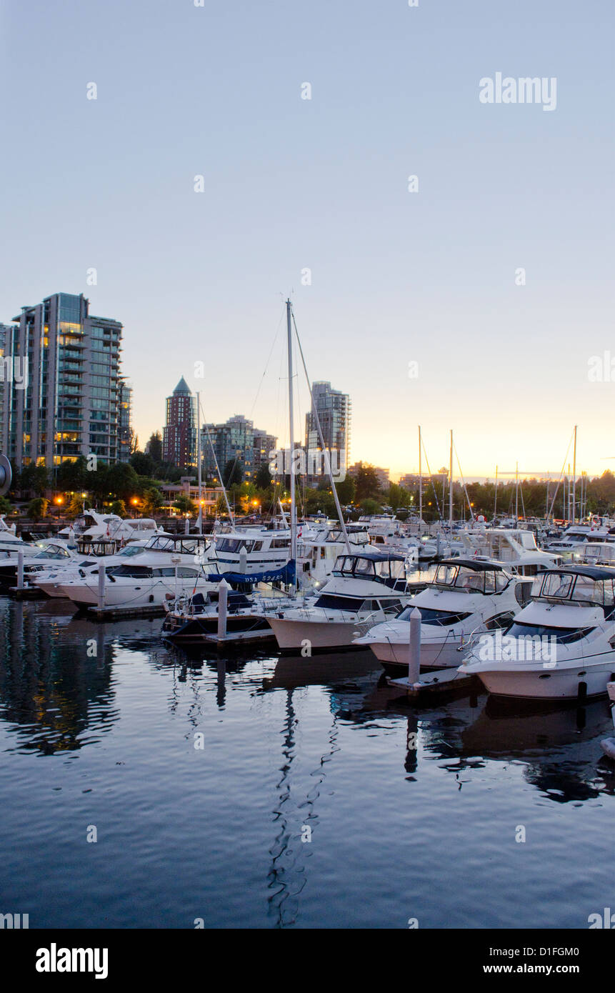 Die ultra moderne Stadt Vancouver British Columbia Kanada mit seinem Seehafen und Wolkenkratzer Stockfoto