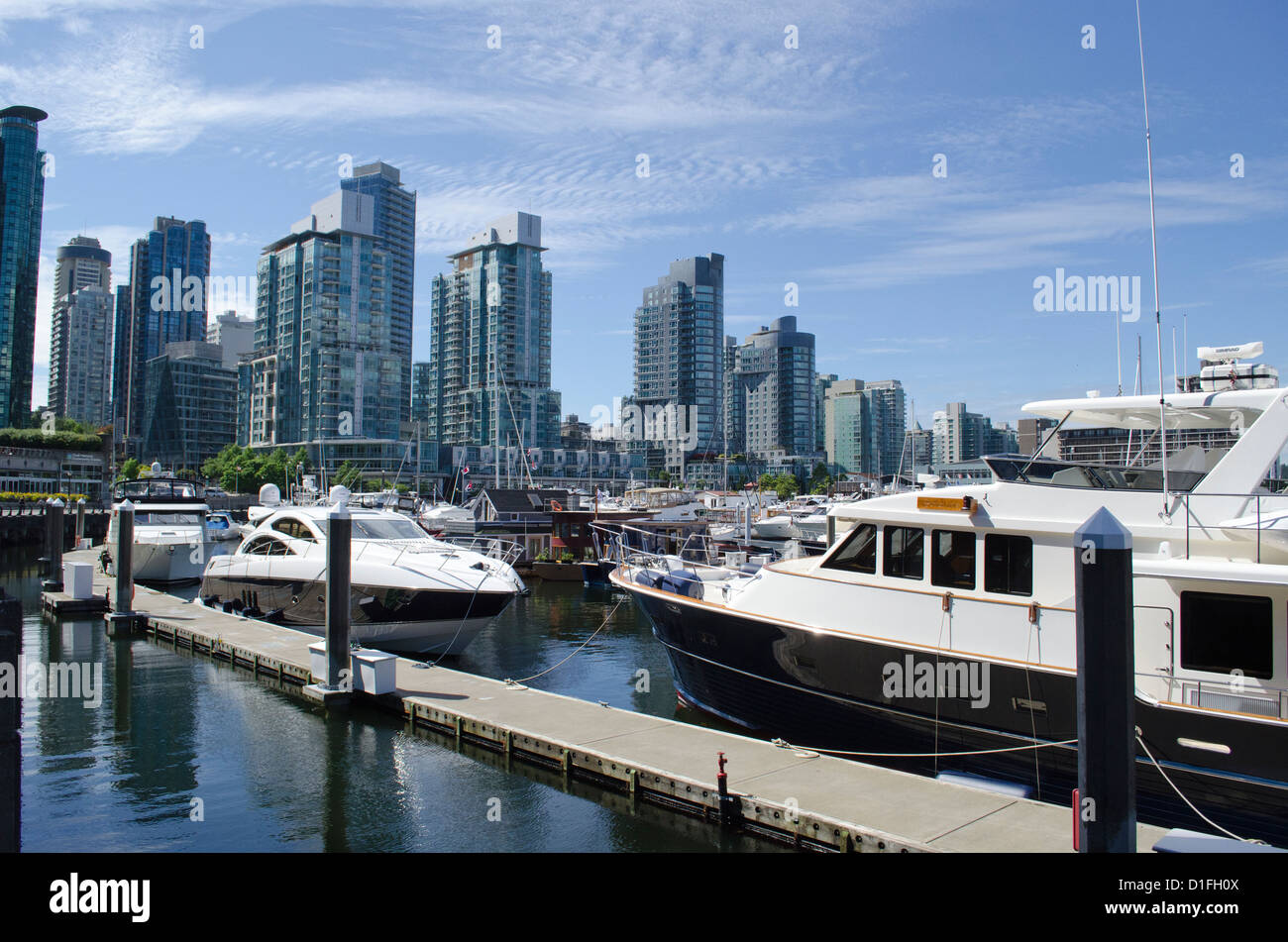 Yachten, die Auskleidung der Marinas Innenstadt von Vancouver BC Stockfoto