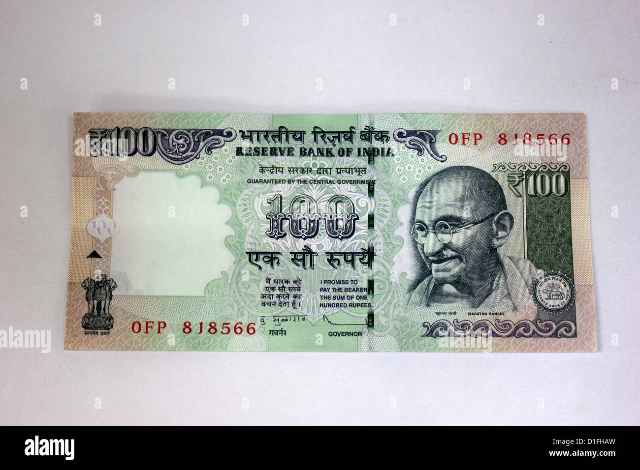 Indischer Währung Nahaufnahme einer hundert Rupien Note in weißem Hintergrund 100 Stockfoto