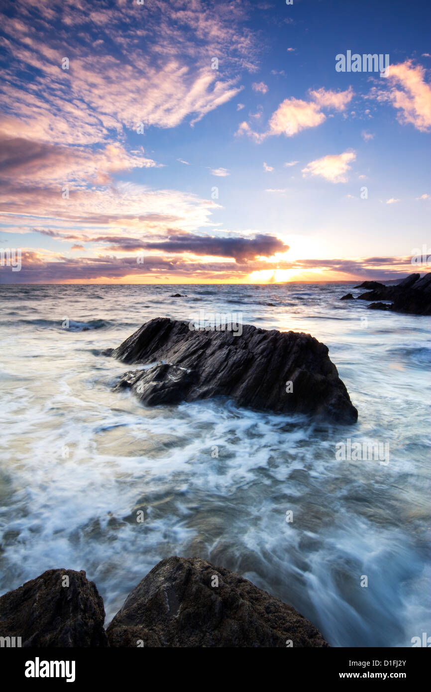 Sonnenuntergang über Sharrow Strand Whitsand Bay Cornwall UK Stockfoto