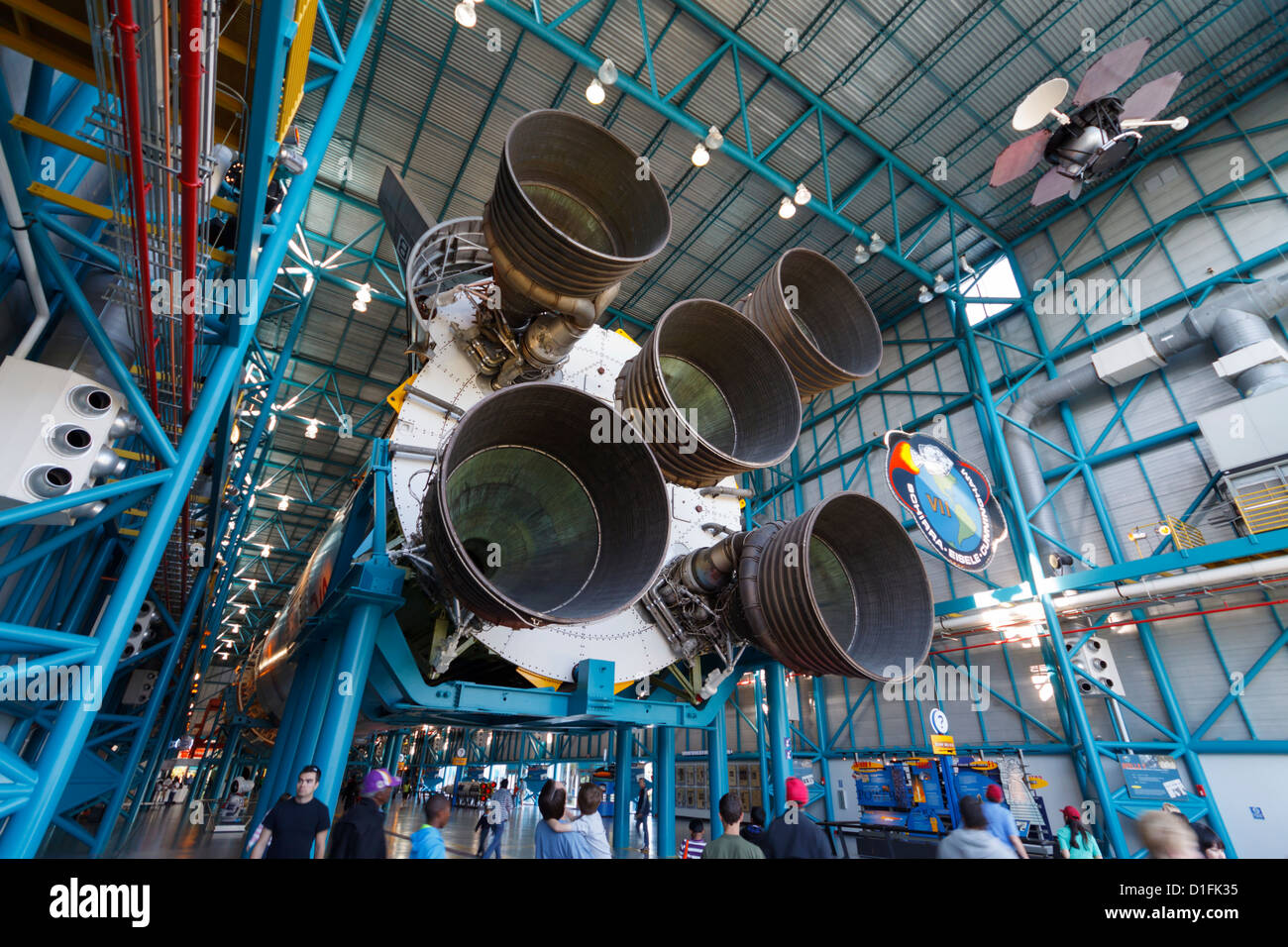 Einen Blick auf die F1-erste Stufe-Motoren auf dem mächtigen Saturn V Stockfoto