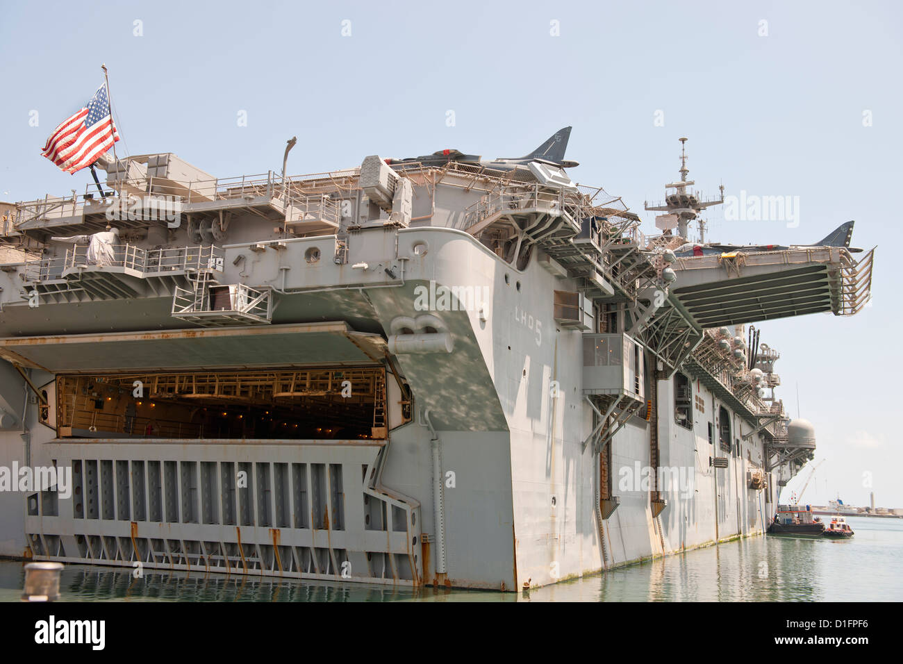 US Marine Flugzeugträger USS Bataan bei einem Besuch in Palermo, Sizilien Stockfoto US Marine Flugzeugträger USS Bataan bei einem Besuch in Palermo, Sizilien Stockfoto