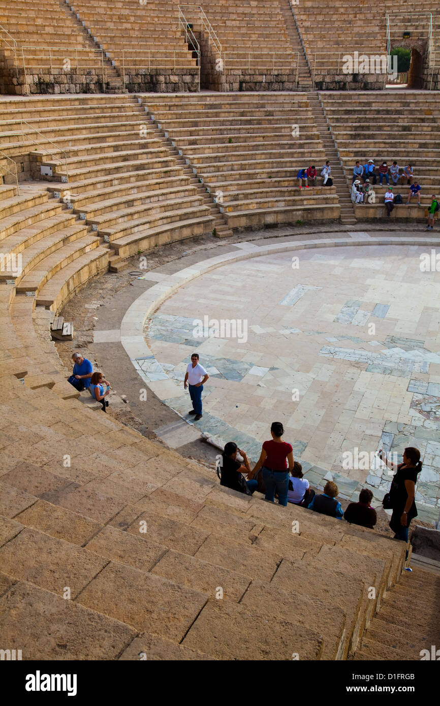 Blick auf die Bühne des römischen Theaters in Caesarea, Israel Stockfoto