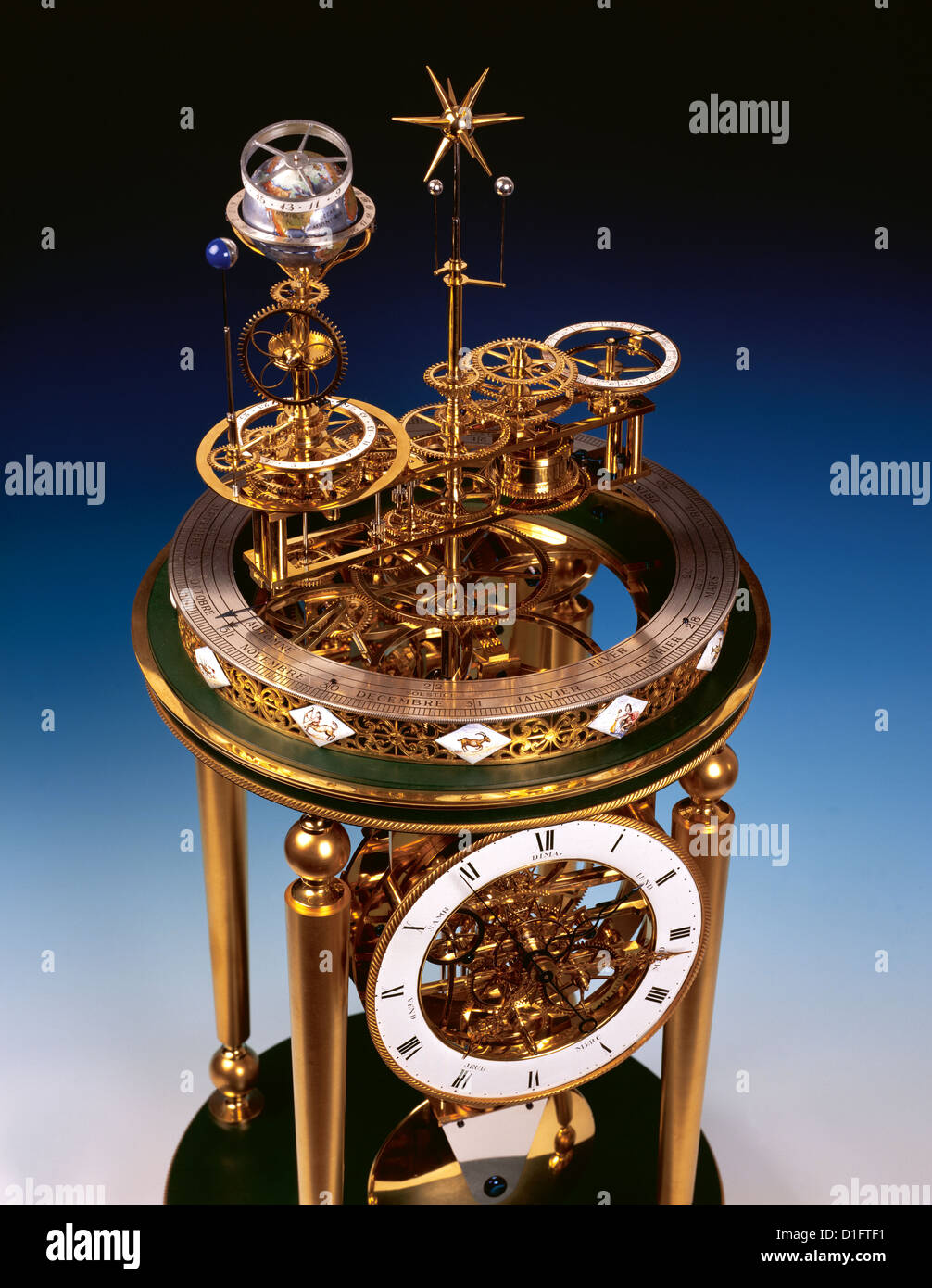 Antike Uhr mit Perpetuum Mobile. Stockfoto