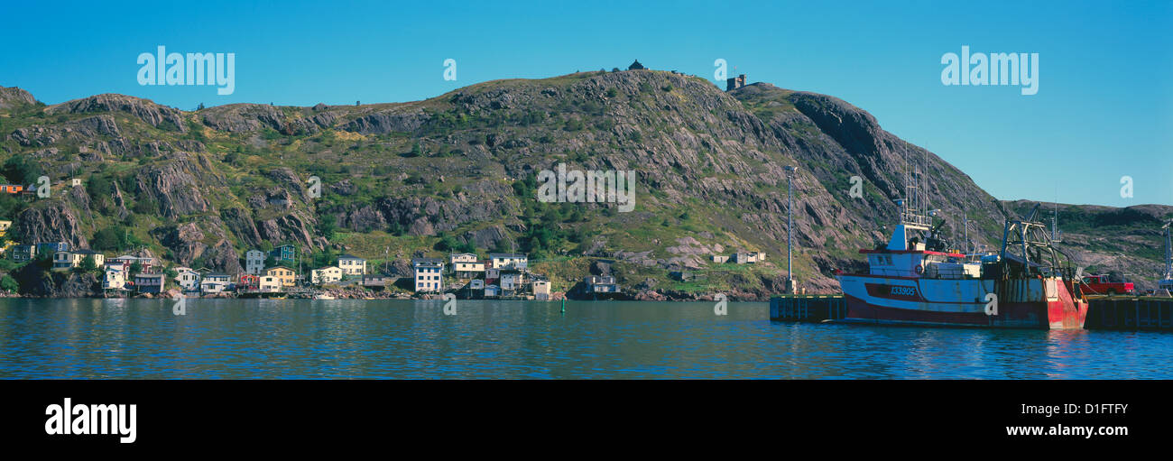 St. John's, Neufundland und Labrador, Kanada - der Batterie Nachbarschaft entlang des Hafens unterhalb von Signal Hill - Panoramablick Stockfoto