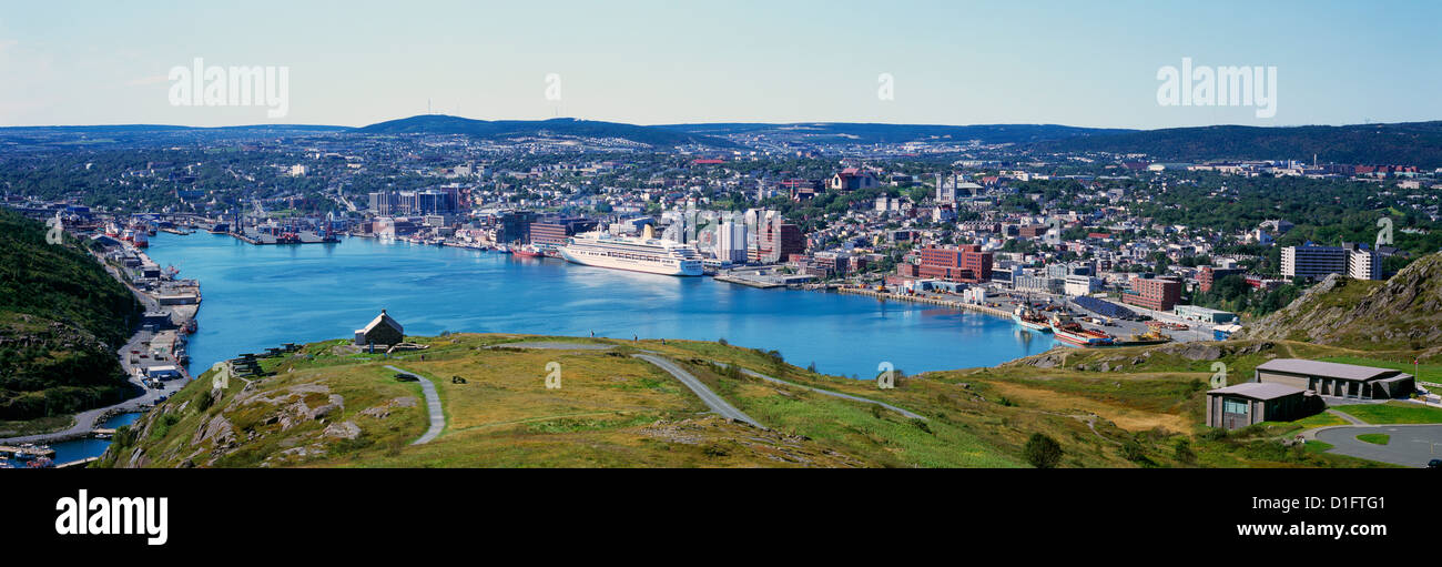 St. John's, Neufundland und Labrador, Kanada - mit Blick auf Stadt und Hafen vom Signal Hill National Historic Site - Panorama Stockfoto