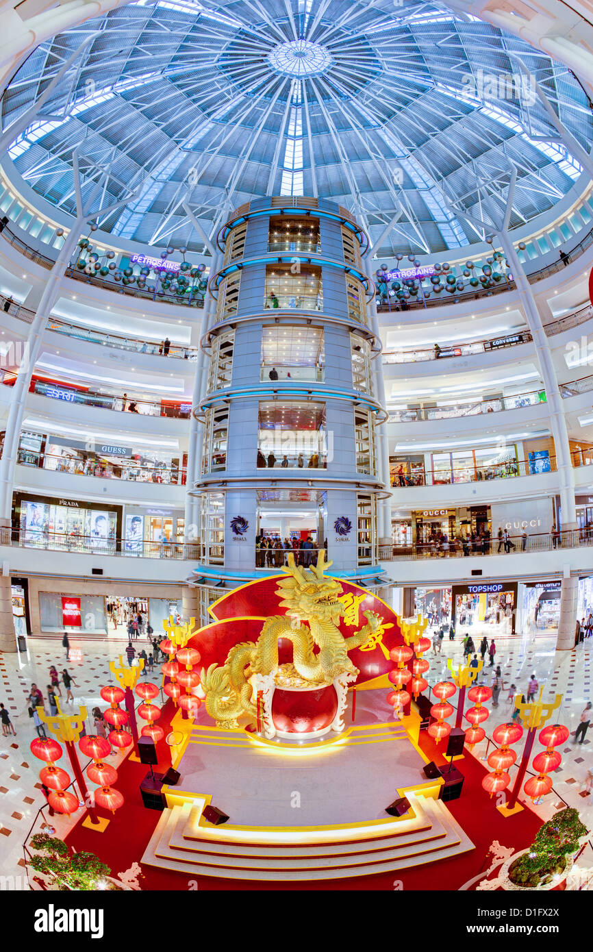 Interieur eines modernen Shopping Komplex am Fuße der Petronas Towers, Kuala Lumpur, Malaysia, Südostasien, Asien Stockfoto