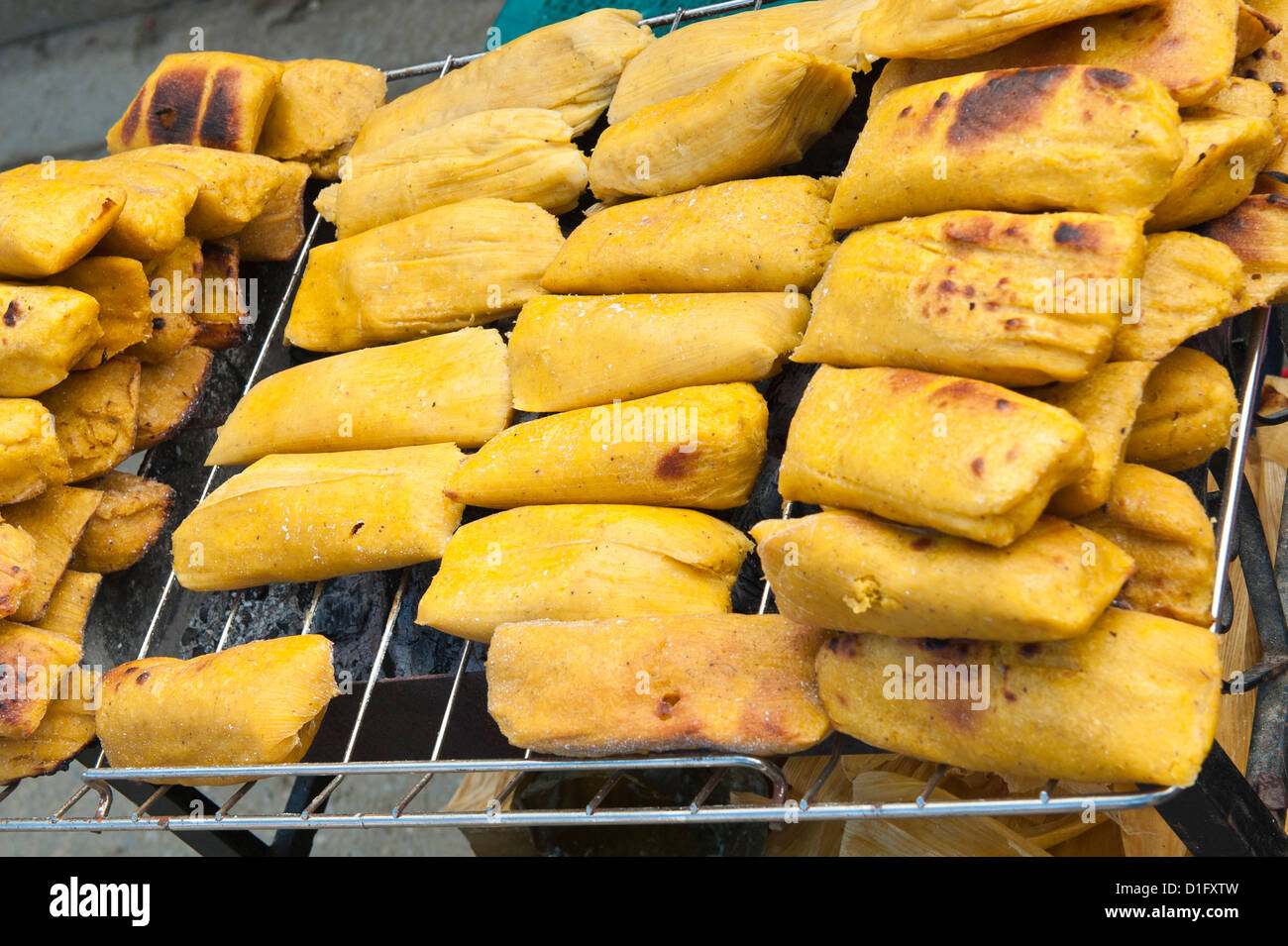Tamales im outdoor-Markt in Santiago Sacatepequez, Guatemala, Mittelamerika Stockfoto