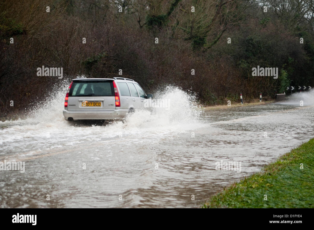 West Sussex, UK. 20. Dezember 2012, A281 Wald Mühle, West Sussex, UK, Starkregen auf bereits Satuarated Boden verursacht Überschwemmungen.  © David Plummer / Alamy Live News Stockfoto