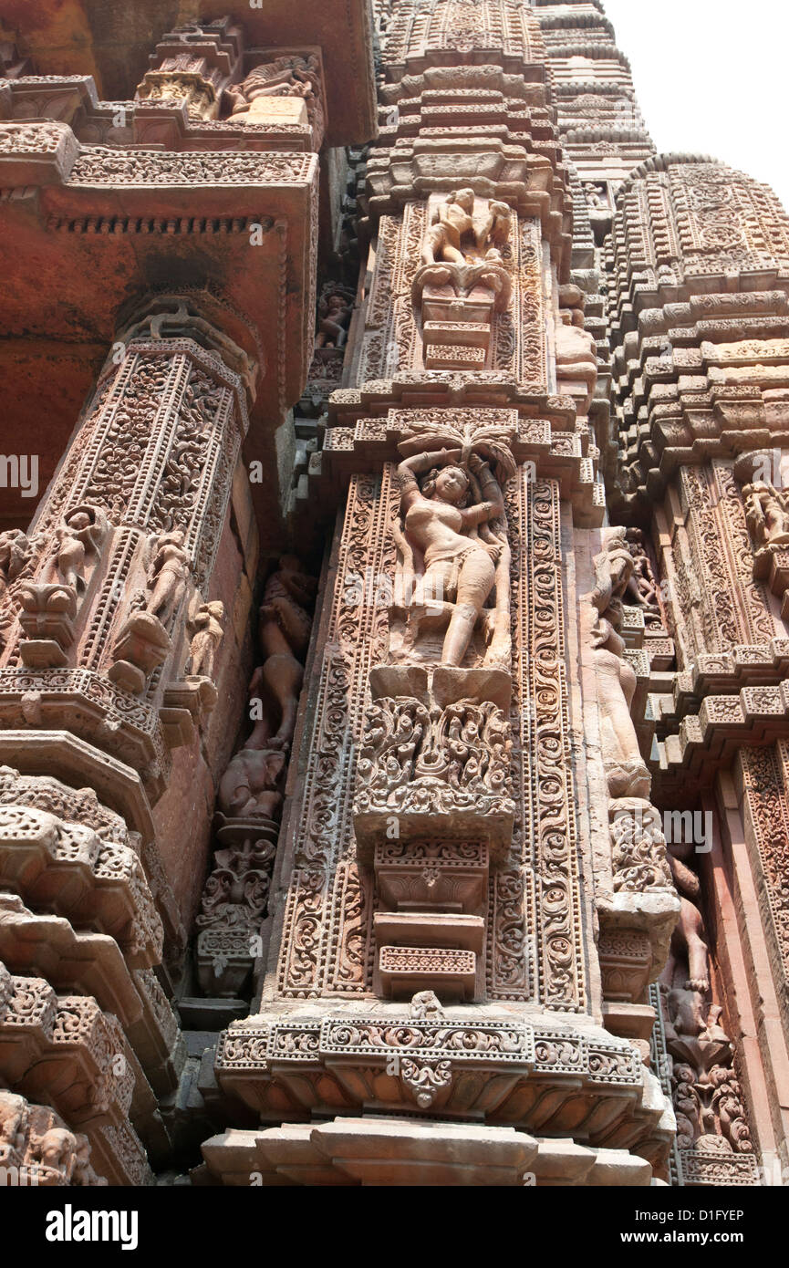 Schnitzen von Frau auf dem Vimana des Rajarani Tempels, bekannt als die Liebe Tempel, Lord Shiva, Bhubaneshwar, Indien Stockfoto