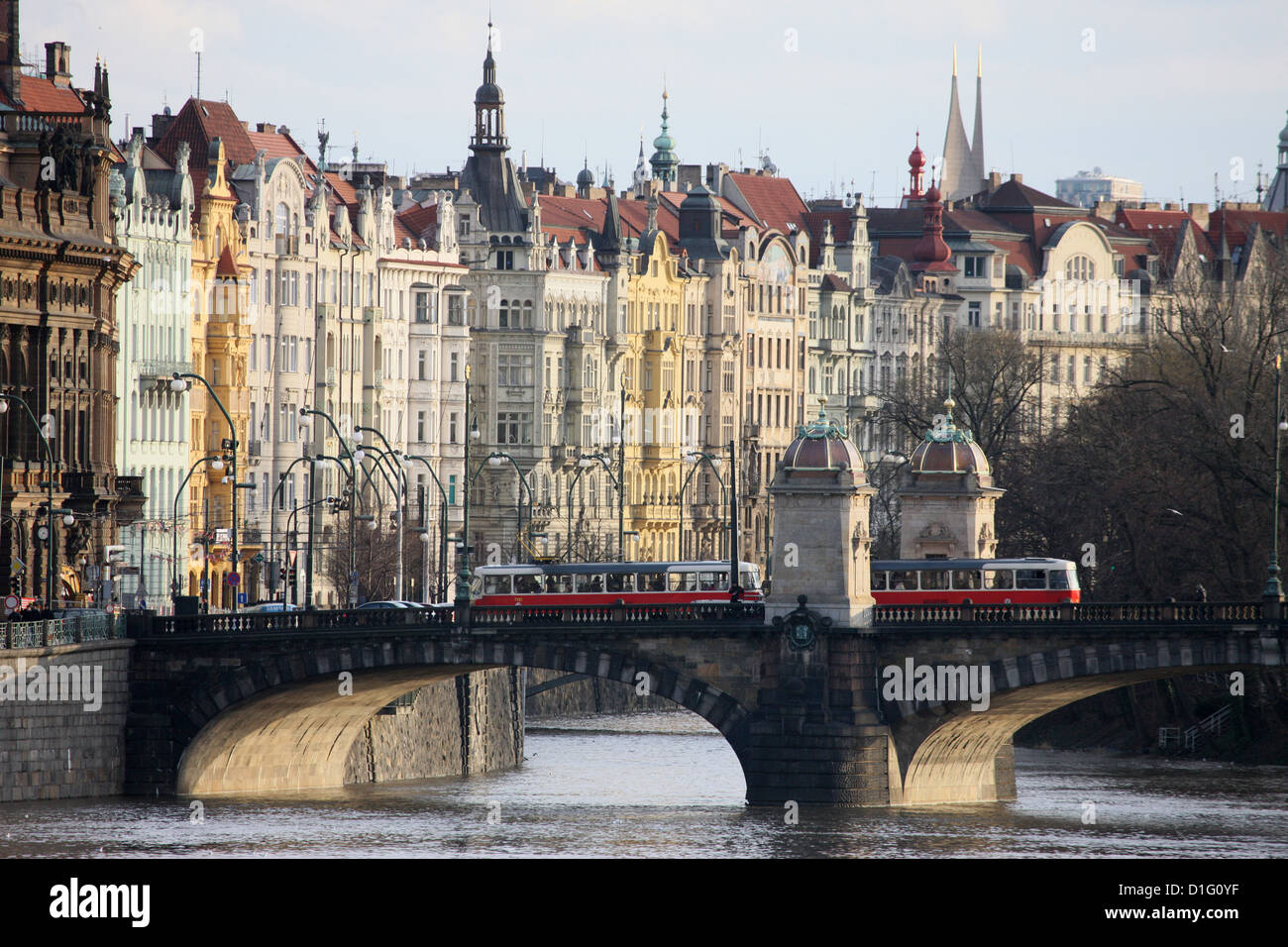 Über die Moldau und die bunten Barockhäuser, Prag, Tschechische Republik, Europa Stockfoto