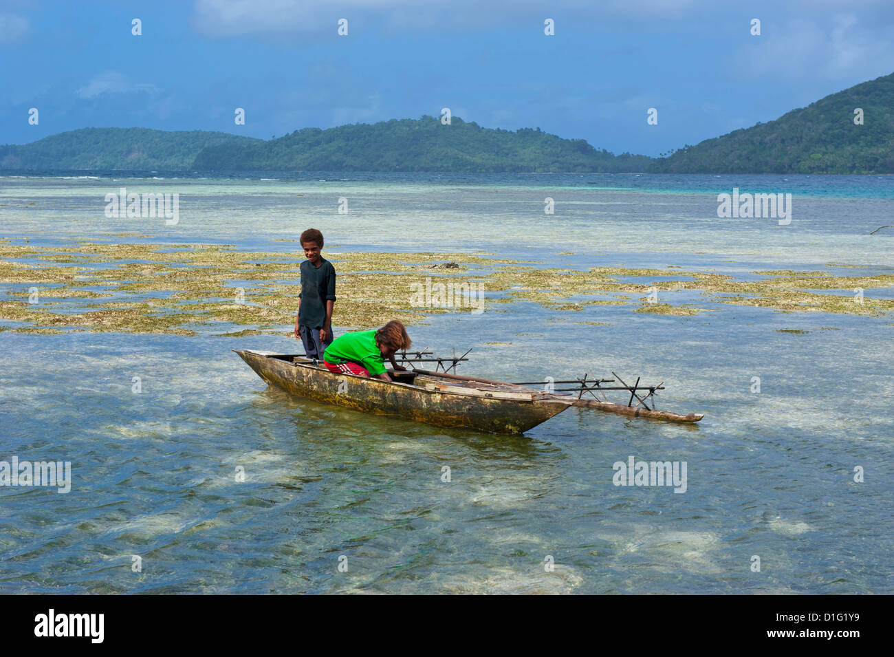 Jungen Fischen in der Nähe von Samarai, die alte Hauptstadt, Papua-Neuguinea, Pazifik Stockfoto