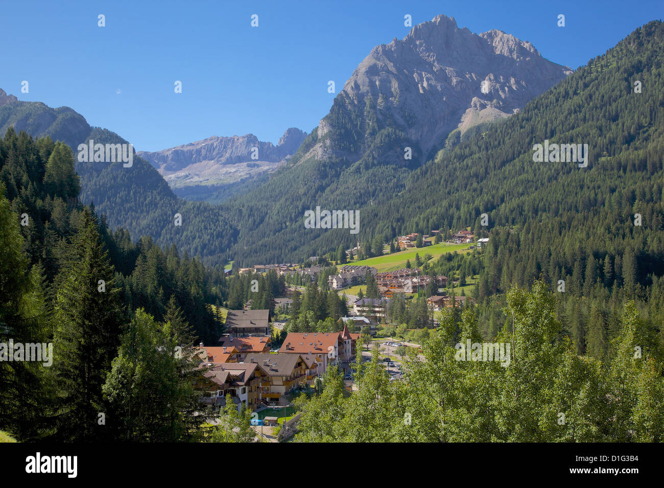Blick über Stadt, Canazei, Val di Fassa, Trentino-Alto Adige, Italien, Europa Stockfoto