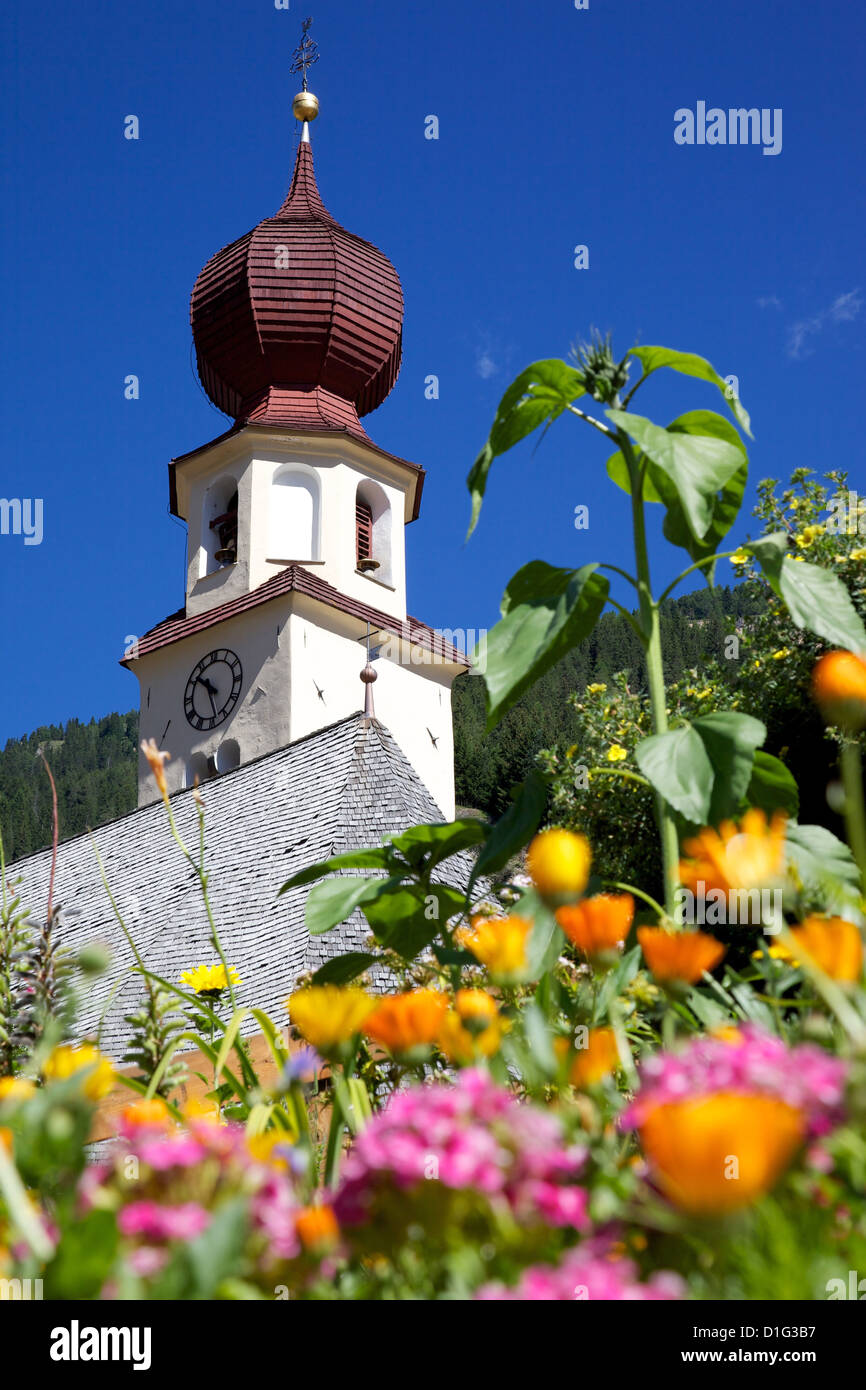 Blick zur Kirche, Canazei, Val di Fassa, Trentino-Alto Adige, Italien, Europa Stockfoto