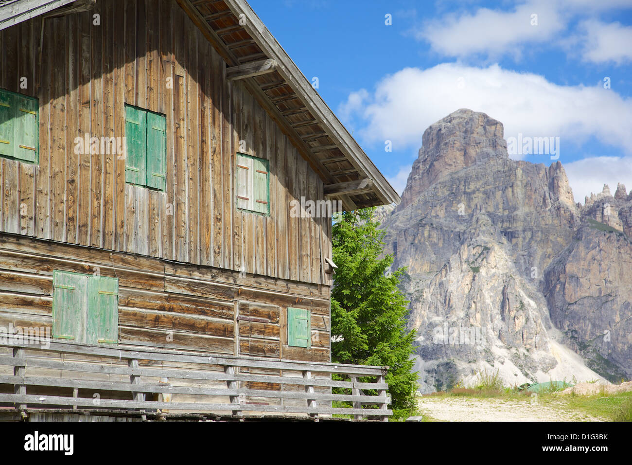 Scheune in der Nähe von Corvara, Gadertal, Provinz Bozen, Trentino-Alto Adige/Südtirol, Dolomiten, Italien, Europa Stockfoto