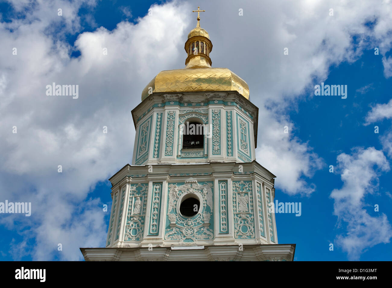 Obere Teil des Glockenturms der orthodoxen Sophia Kathedrale in Kiew, Ukraine. Stockfoto