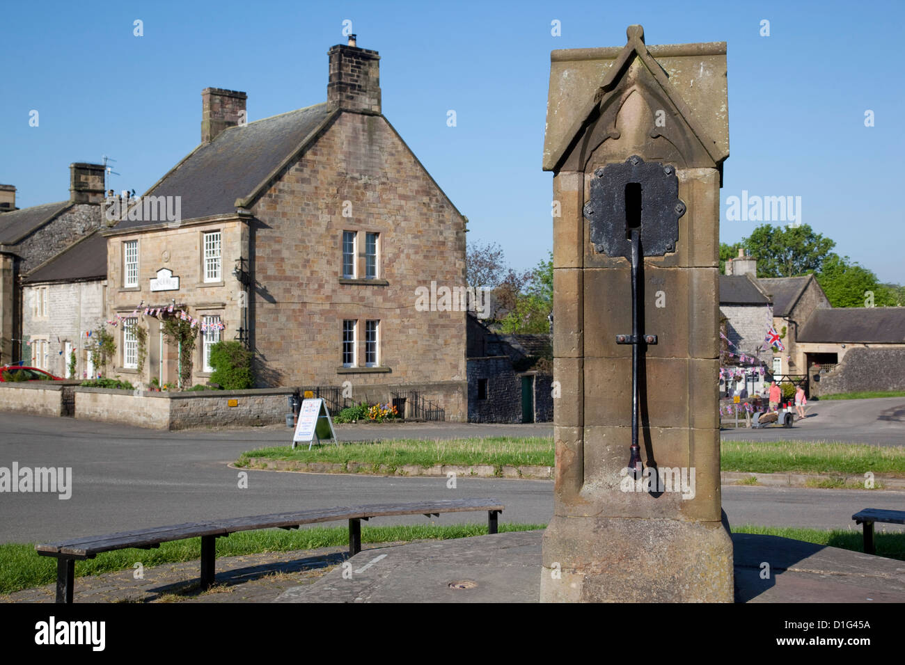 Dorfbrunnen, Hartington, Peak District, Derbyshire, England, Vereinigtes Königreich, Europa Stockfoto
