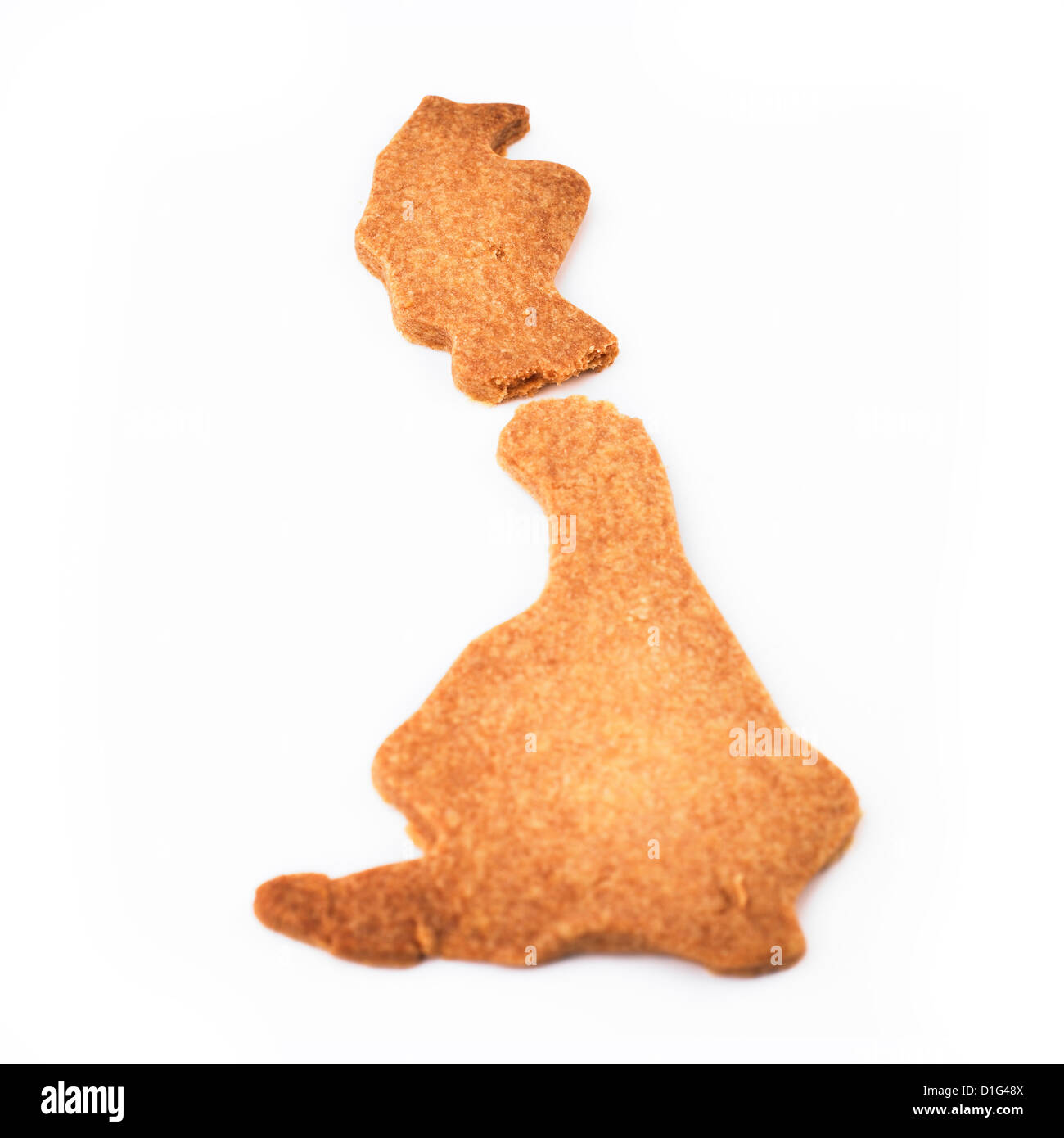 Gebrochene britischen Inseln Shortbread Keks mit separaten Schottland auf weißem Hintergrund Stockfoto