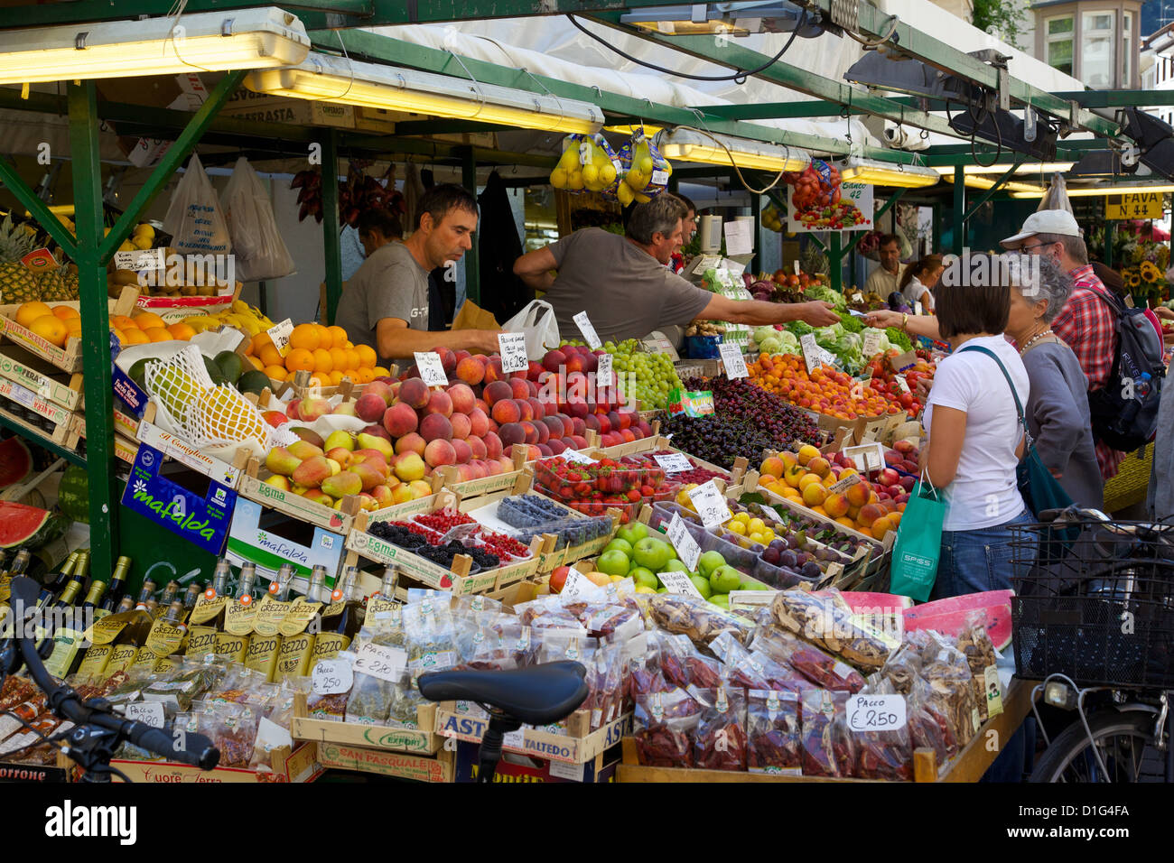 Marktstand, Piazza Erbe Markt, Bozen, Provinz Bozen, Trentino-Alto Adige, Italien, Europa Stockfoto