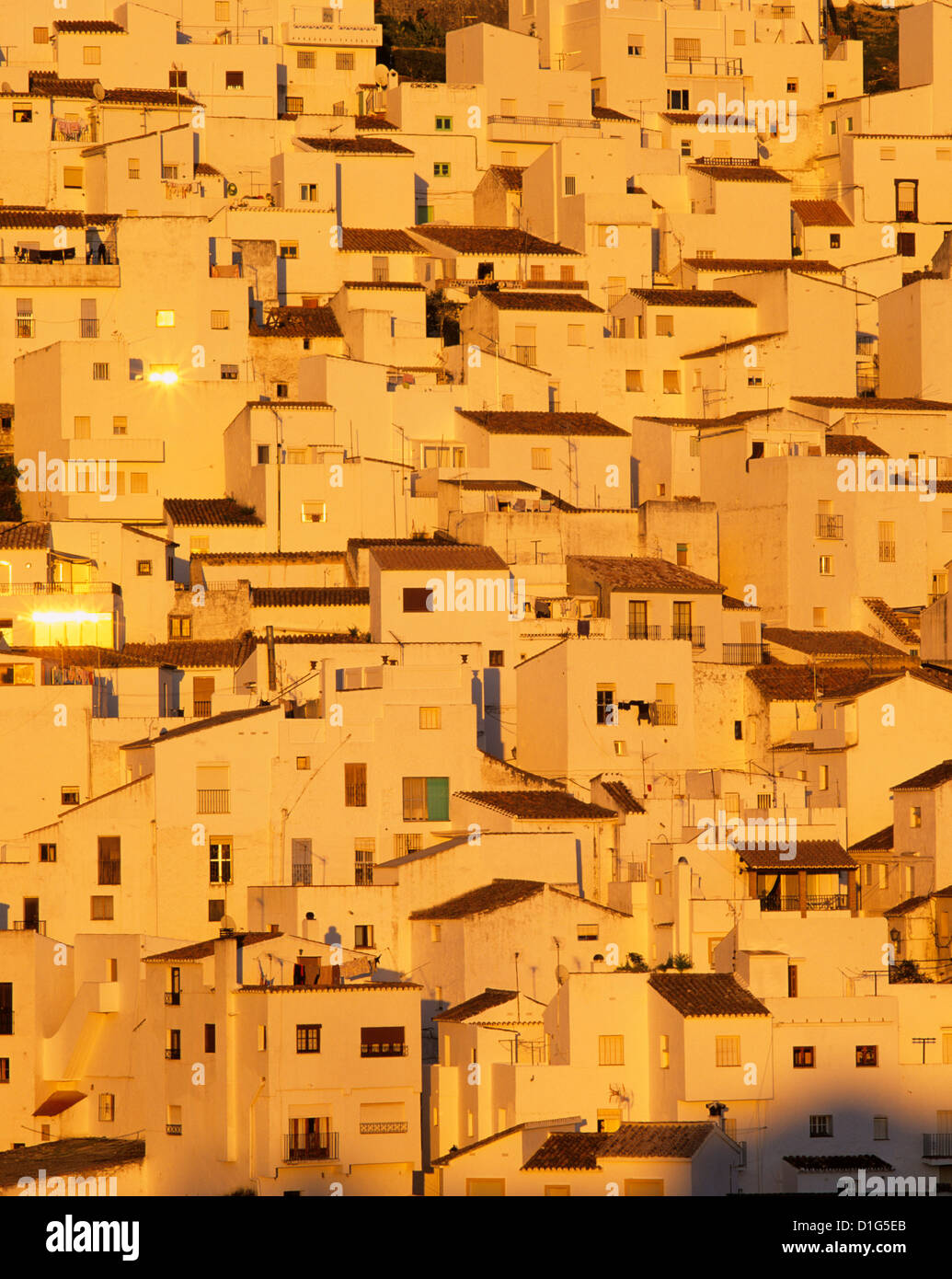 Weißen andalusischen Dorfes bei Sonnenuntergang, Casares, Andalusien, Spanien, Europa Stockfoto