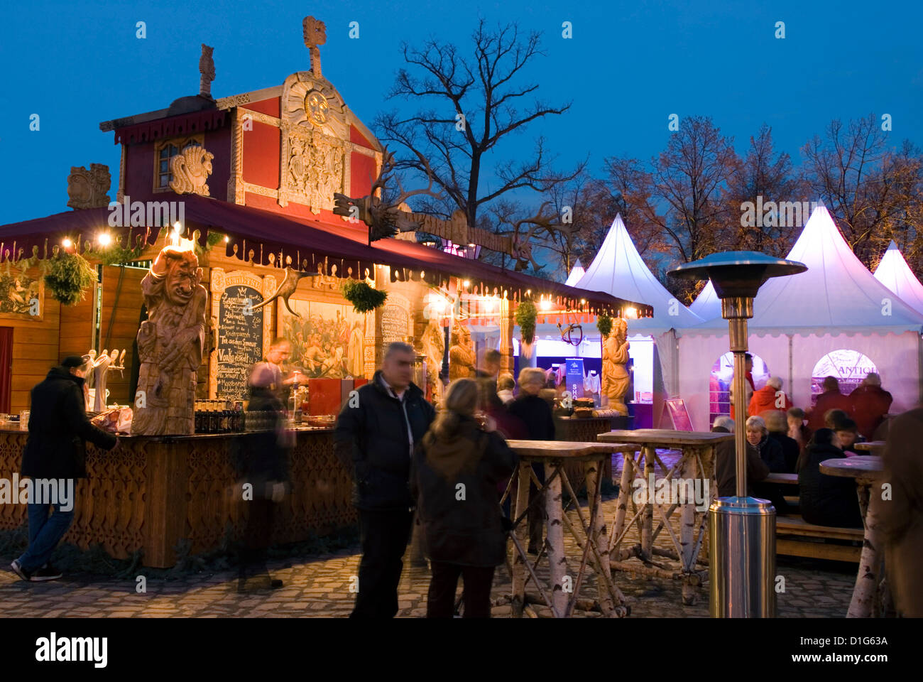 Glühwein Stand Weihnachtsmarkt Stockfotos und -bilder Kaufen - Alamy