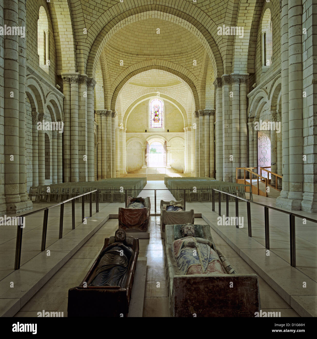 Hauptschiff der Klosterkirche mit Bildnissen der Plantagenet Könige, Fontevraud Abbey (Fontevraud-l ' Abbaye), Loire-Tal, Anjou, Frankreich Stockfoto
