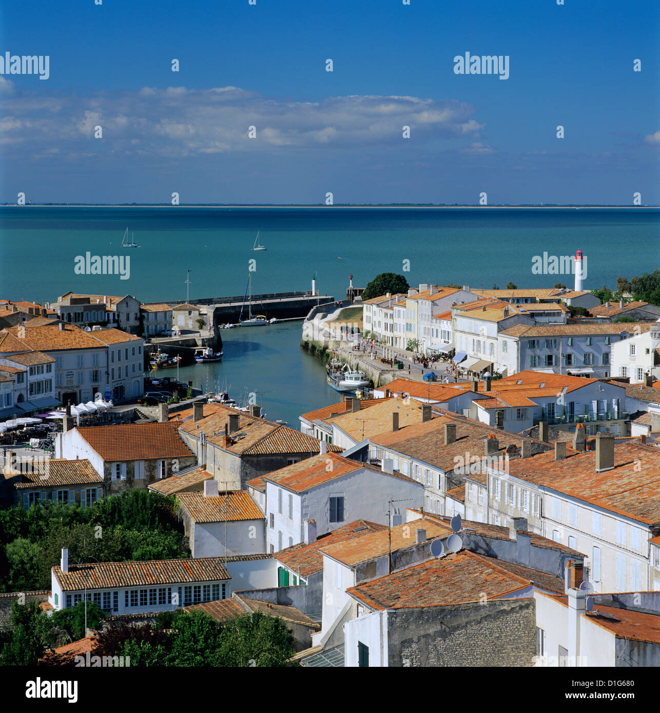 Blick über Stadt und Hafen, St. Martin, Ile de Ré, Poitou-Charentes, Frankreich, Europa Stockfoto