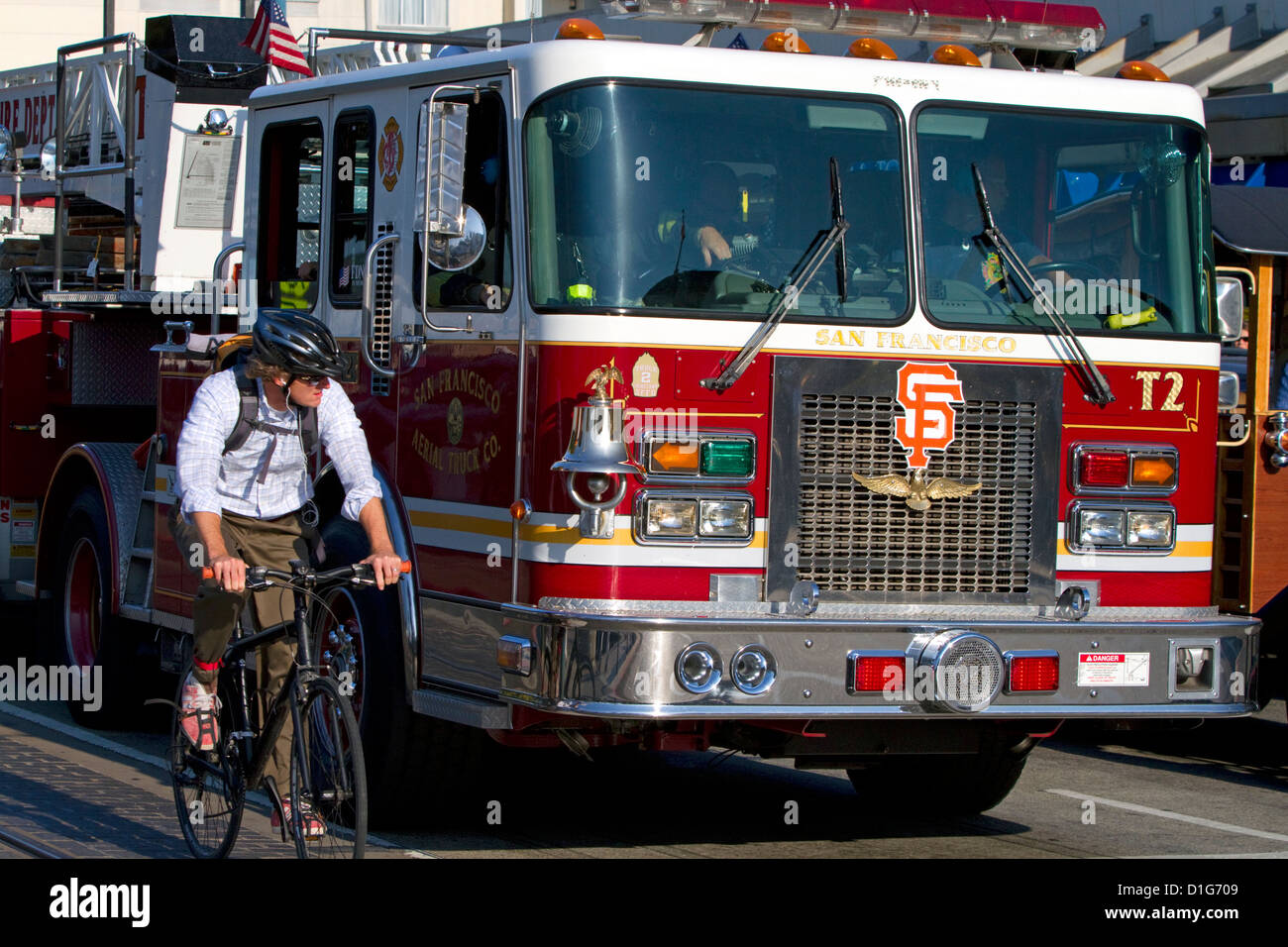 San Francisco-Feuerwehr Leiterwagen fahren in San Francisco, Kalifornien, USA. Stockfoto