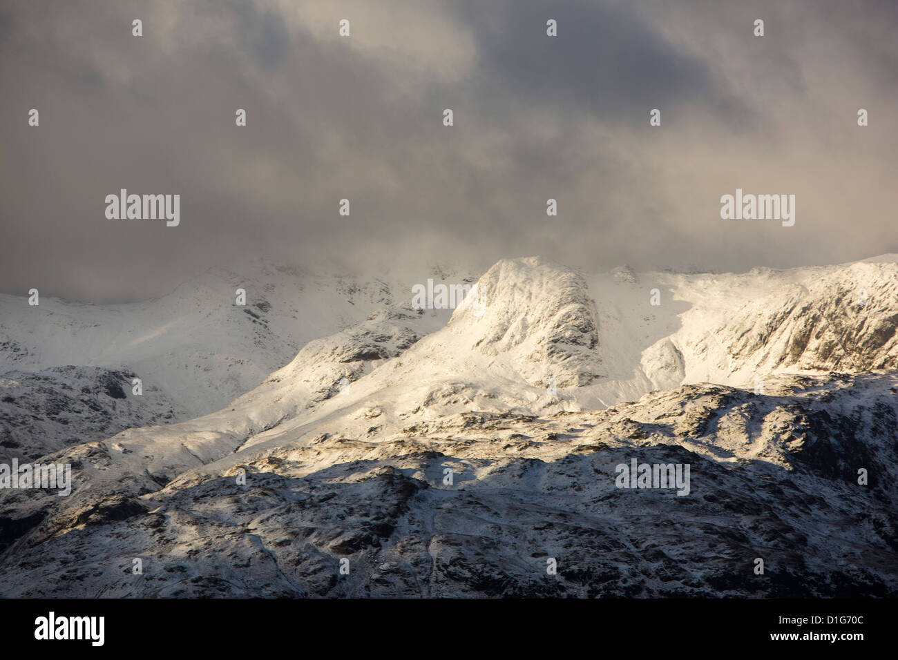 Die Langdale Pikes aus Fairfield in winterlichen Wetter, Lake District, Großbritannien. Stockfoto