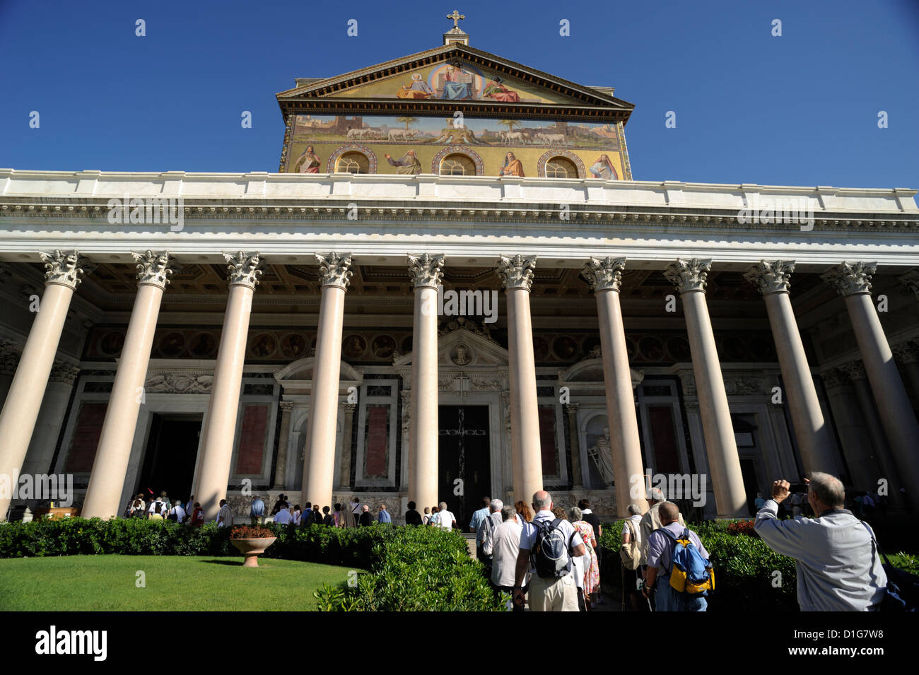 Italien, Rom, Basilika di San Paolo Fuori le Mura, Touristen Stockfoto