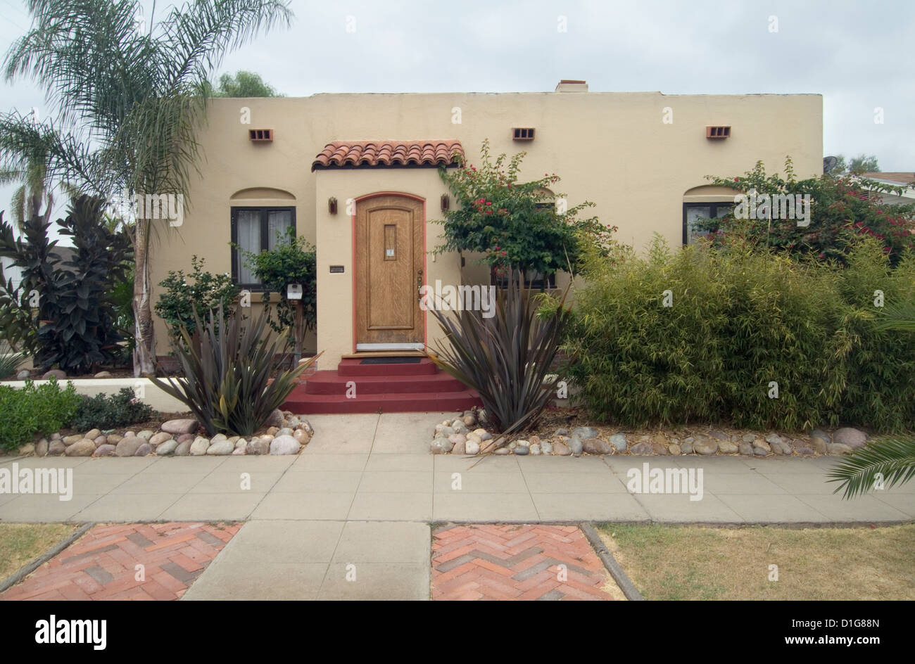 Außen eine Geschichte Spanish Colonial Revival nach Hause; San Diego; Kalifornien; USA Stockfoto