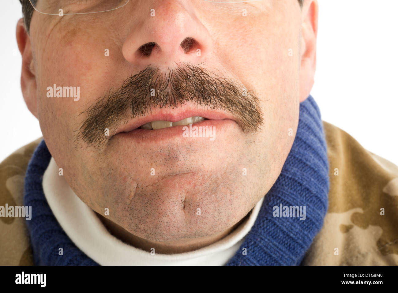 Nahaufnahme von Mund und Schnurrbart ein mitten im Alter Mann Stockfoto