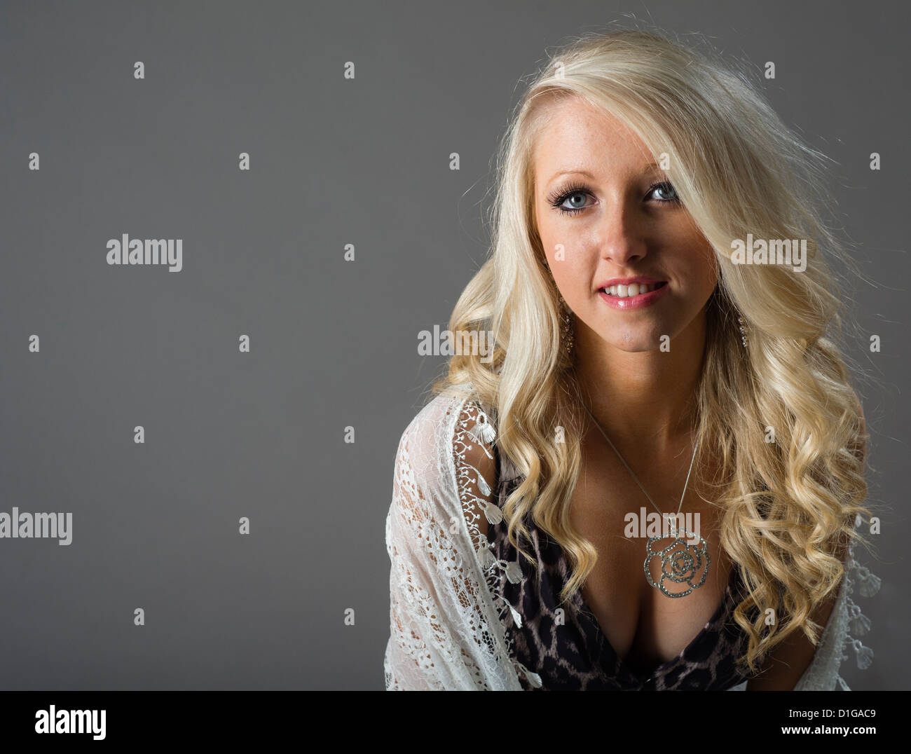Ein 16 17 jährige blonde schlanke Teenager-Mädchen, UK Stockfoto