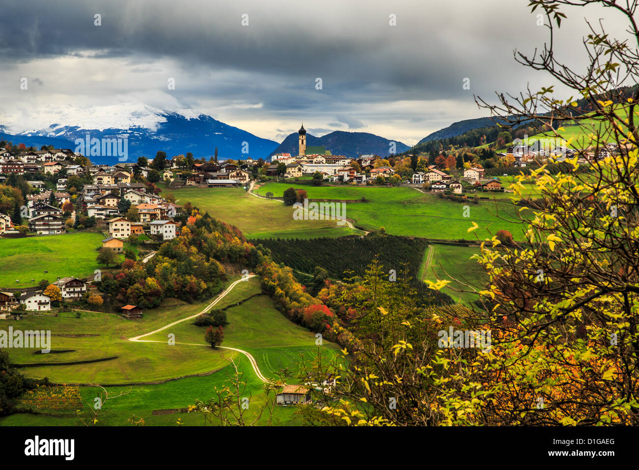 Blick auf die Landschaft rund um Schloss Prösels, Prösels, FIE allo Schlern, Bozen, Italien Stockfoto