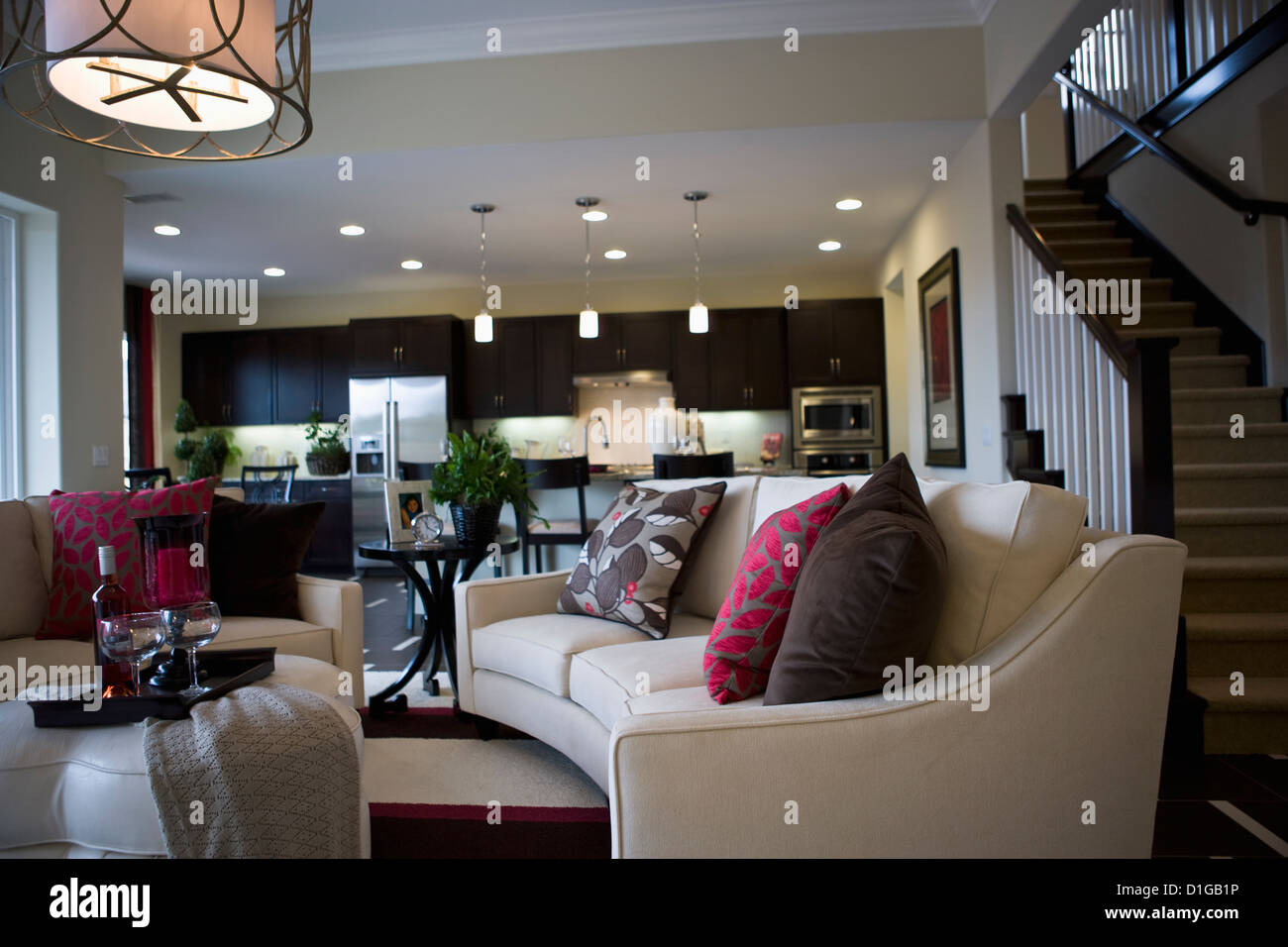 Moderne Sitzecke in der Nähe von Küche; San Diego; Kalifornien; USA Stockfoto