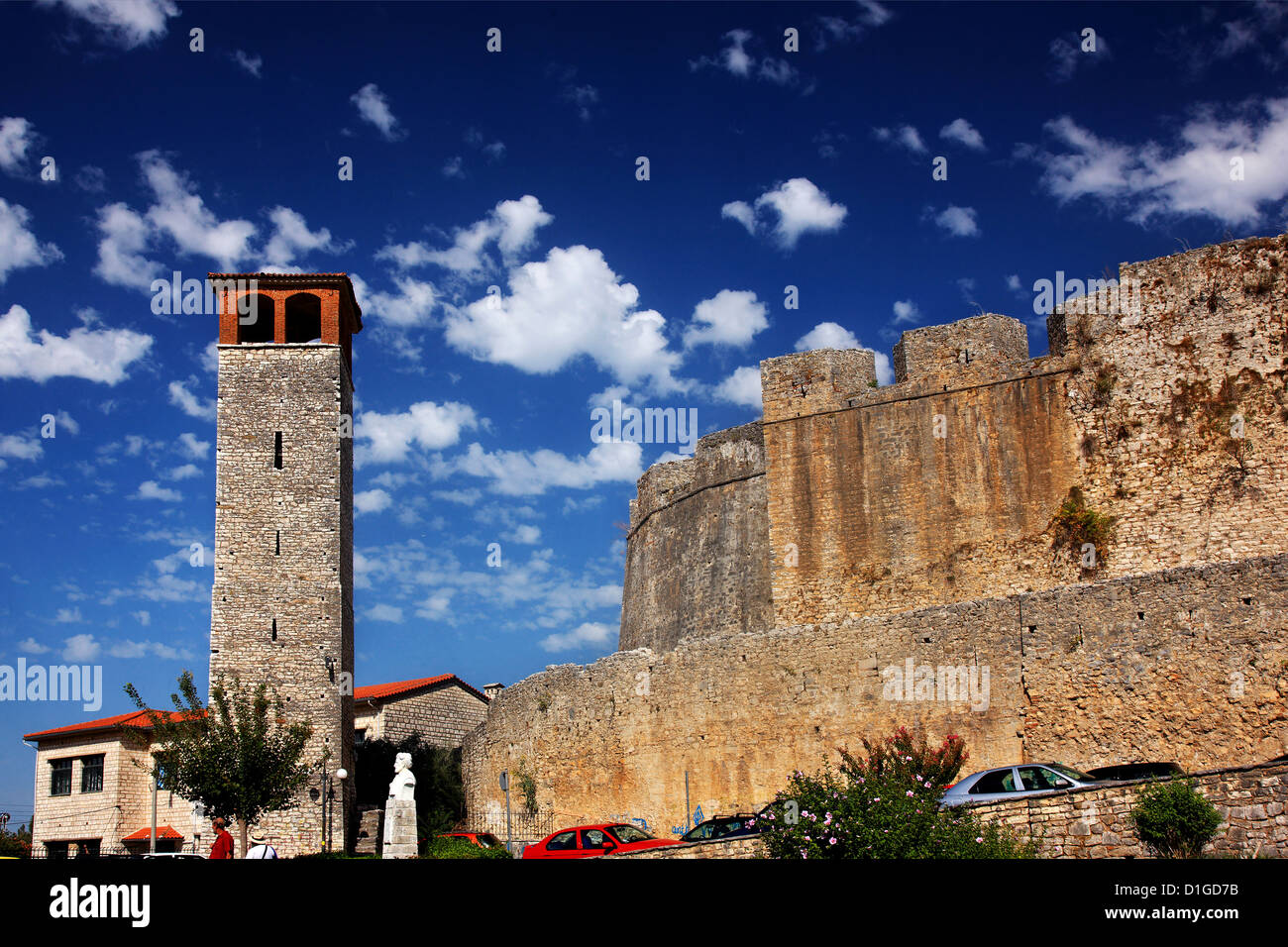 Arta' s Burg und dem Uhrturm, der Art Markenzeichen der Stadt geworden ist. Epirus, Griechenland. Stockfoto
