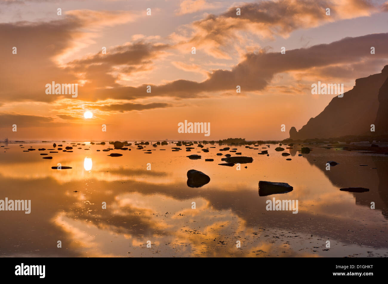 Winter-Sonnenaufgang am gegen Bay, North Yorkshire, Yorkshire, England, Vereinigtes Königreich, Europa Stockfoto