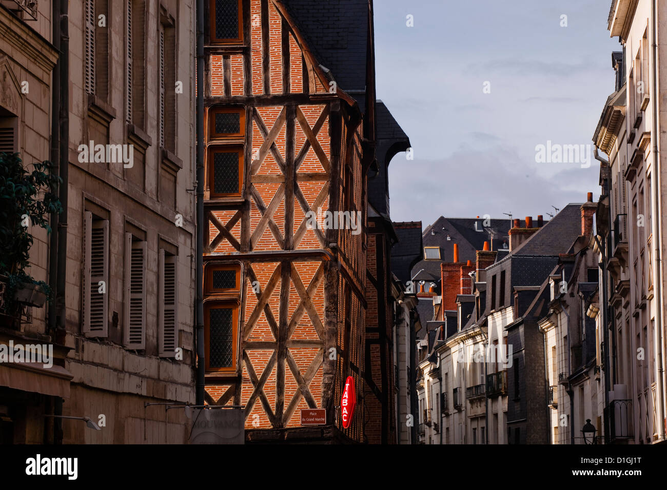 Eine Straße in Vieux oder Altstadt von Tours, ist die Stadt in die UNESCO-Weltkulturerbe, Loire-Tal, Tours, Indre-et-Loire, Frankreich Stockfoto