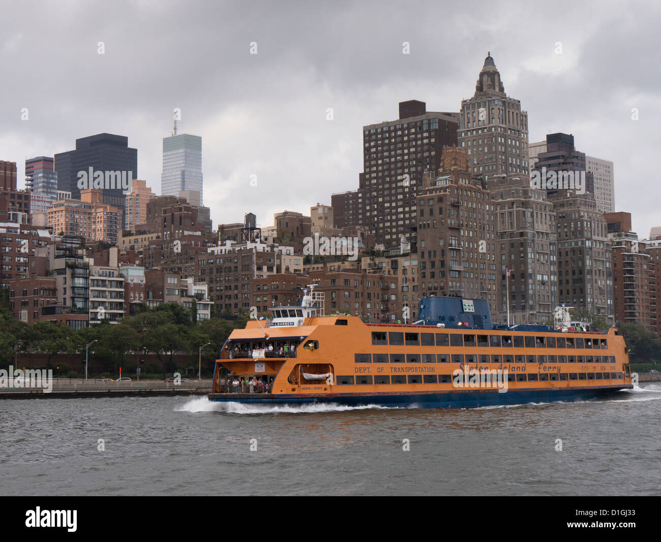 Die Staten Island Fähre MV Andrew J. Barberi am East River in New York Harbor Stockfoto