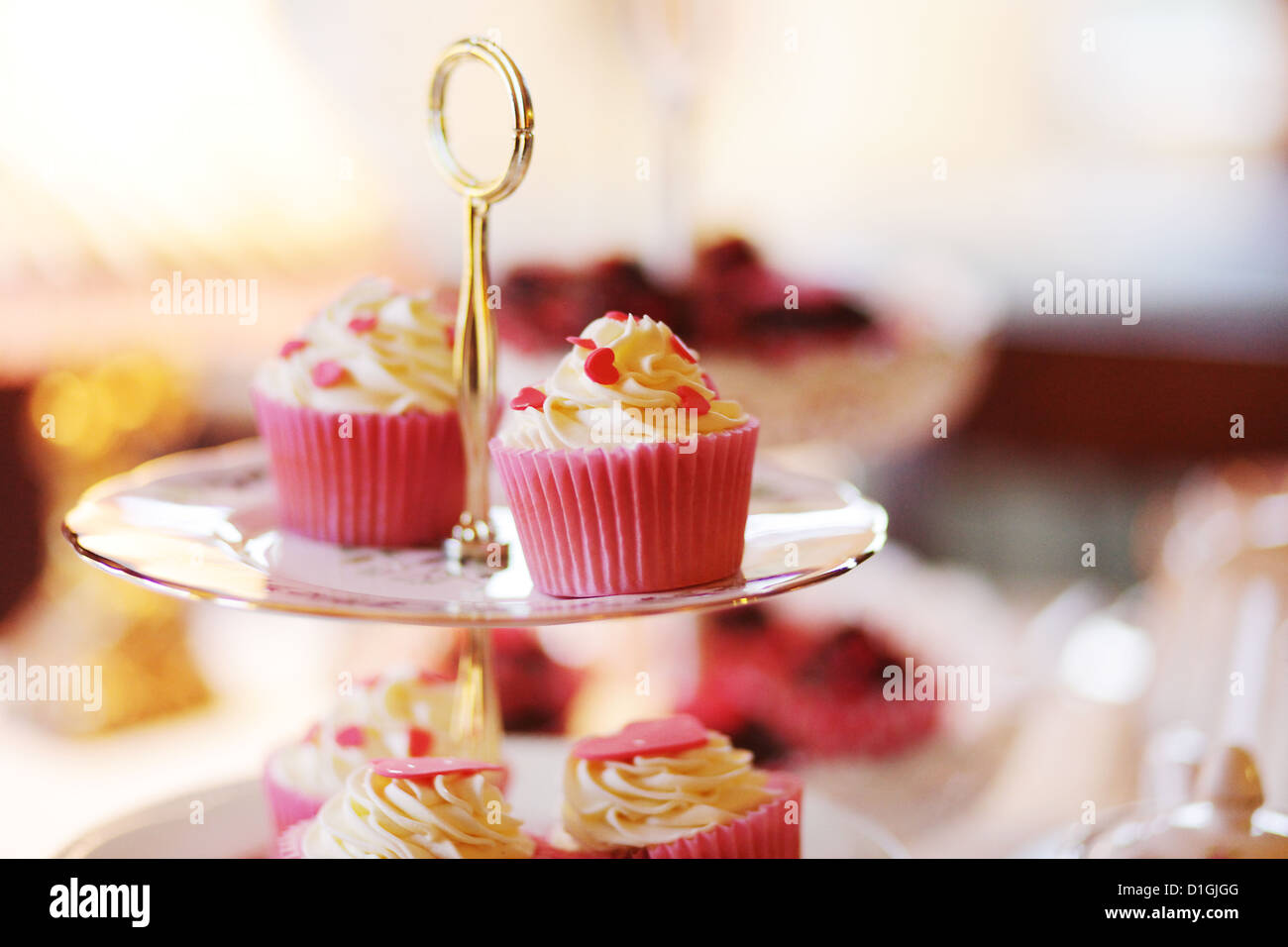 Tea-Party mit Muffins und Tee Stockfoto