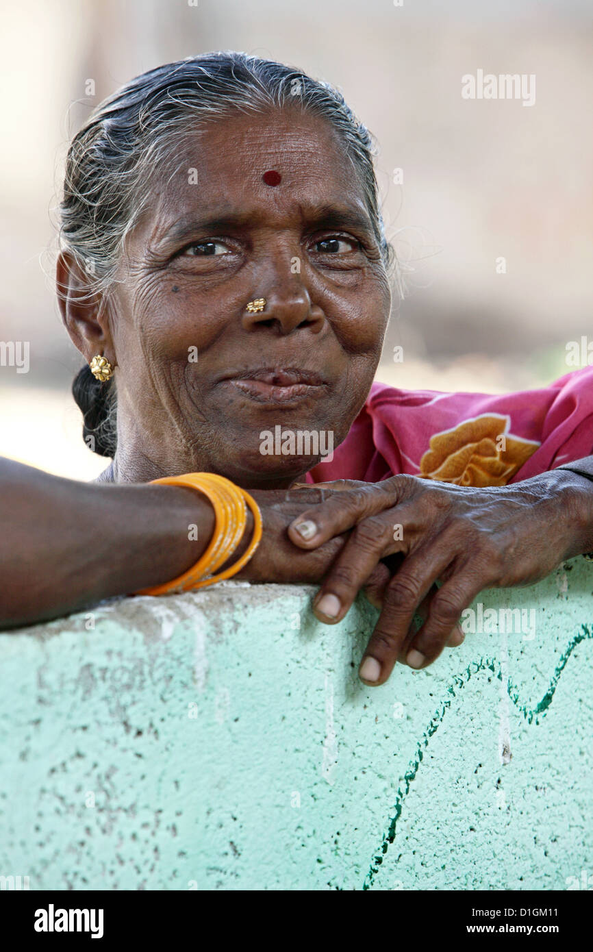 Alikuppam, Indien, das Porträt einer lächelnden ältere Frau Stockfoto