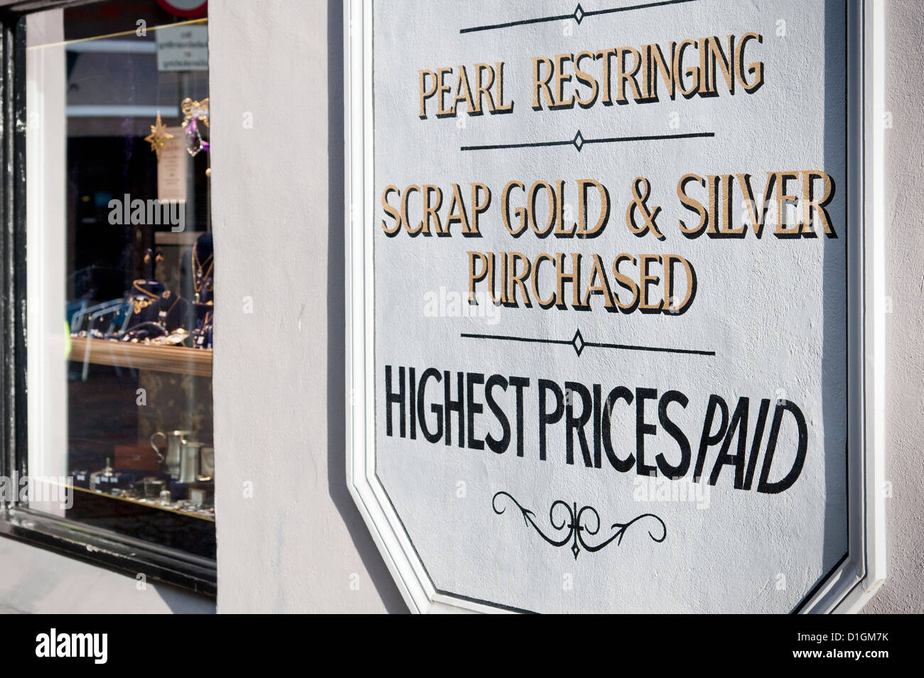 Zeichen außerhalb einer Juweliere, die lautet: "Schrott Gold & Silber gekauft - höchste Preise bezahlt" Stockfoto