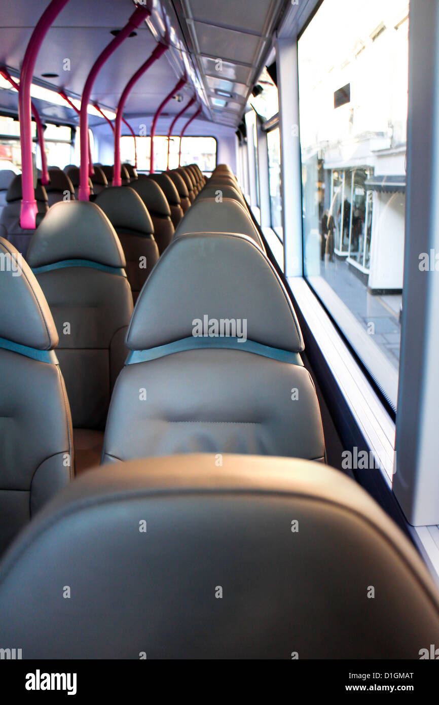 Leeren Bus Fahren Mit Lkw Führerschein Leerer bus -Fotos und -Bildmaterial in hoher Auflösung – Alamy
