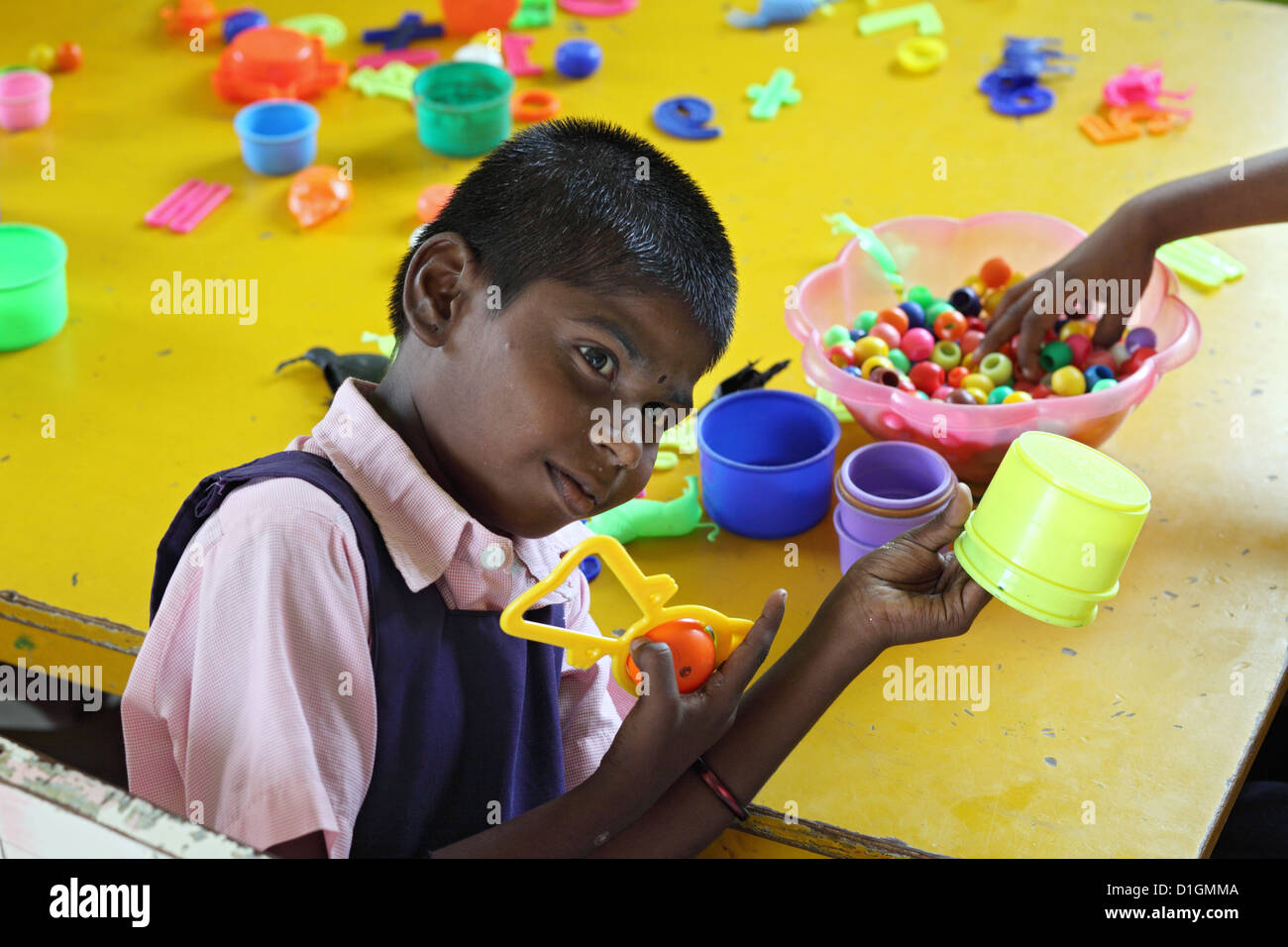 Mettupalayam, Indien, ein geistig behinderter junge in Leben-Hilfe für Behinderte Stockfoto