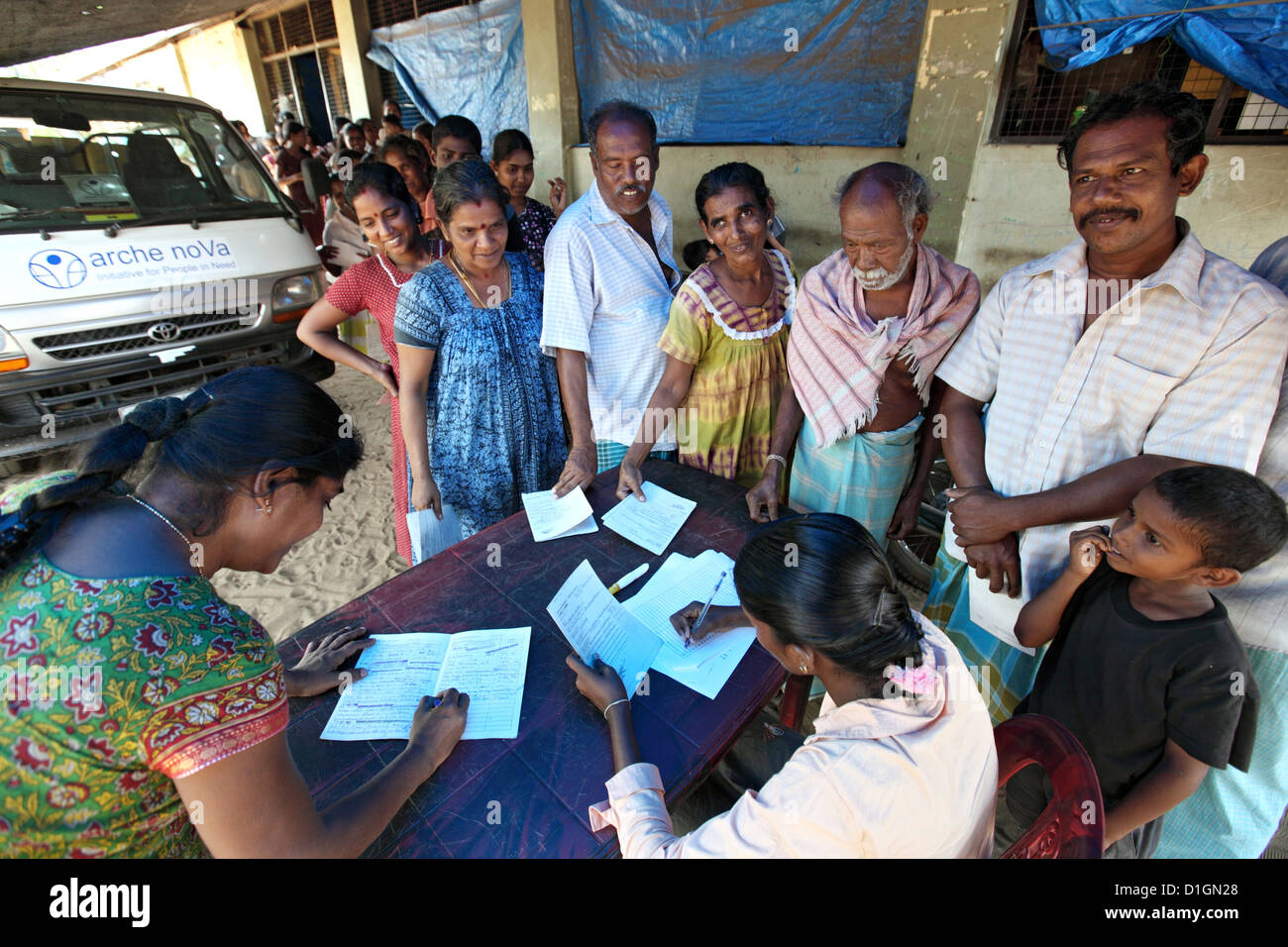 Batticaloa, Sri Lanka, Beihilfe Verteilung an Vertriebene durch die Nächstenliebe Arche nova Stockfoto