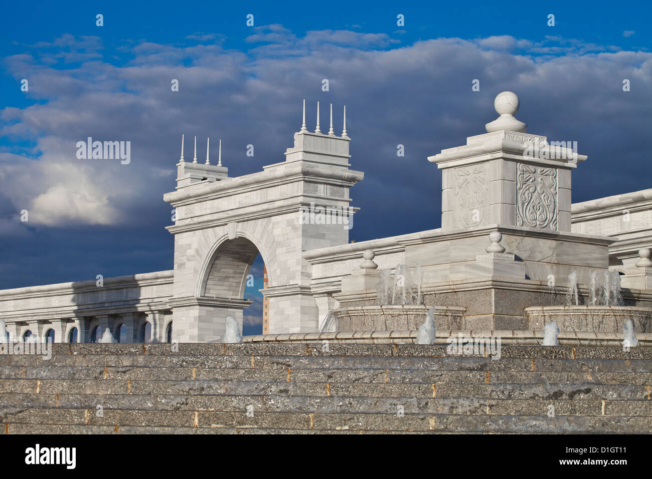 KazakYeli Denkmal (kasachisch Land) und Shabyt Palast der Künste, Astana, Kasachstan, Zentralasien, Asien Stockfoto