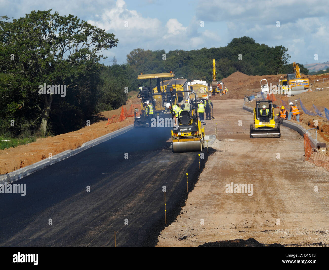 Verlegung von Asphalt Asphalt Asphalt Oberfläche Auftauchen neuer Straße Straßen Bau Bau Website UK Stockfoto