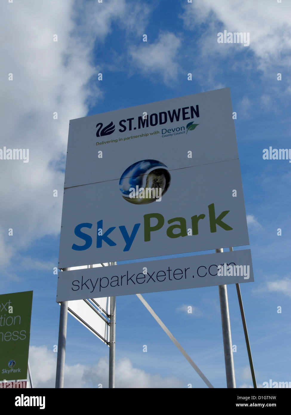 Großes Schild Skypark neue kommerzielle Entwicklung von Bauträger St. Modwen in der Nähe von Exeter Flughafen Devon UK Stockfoto